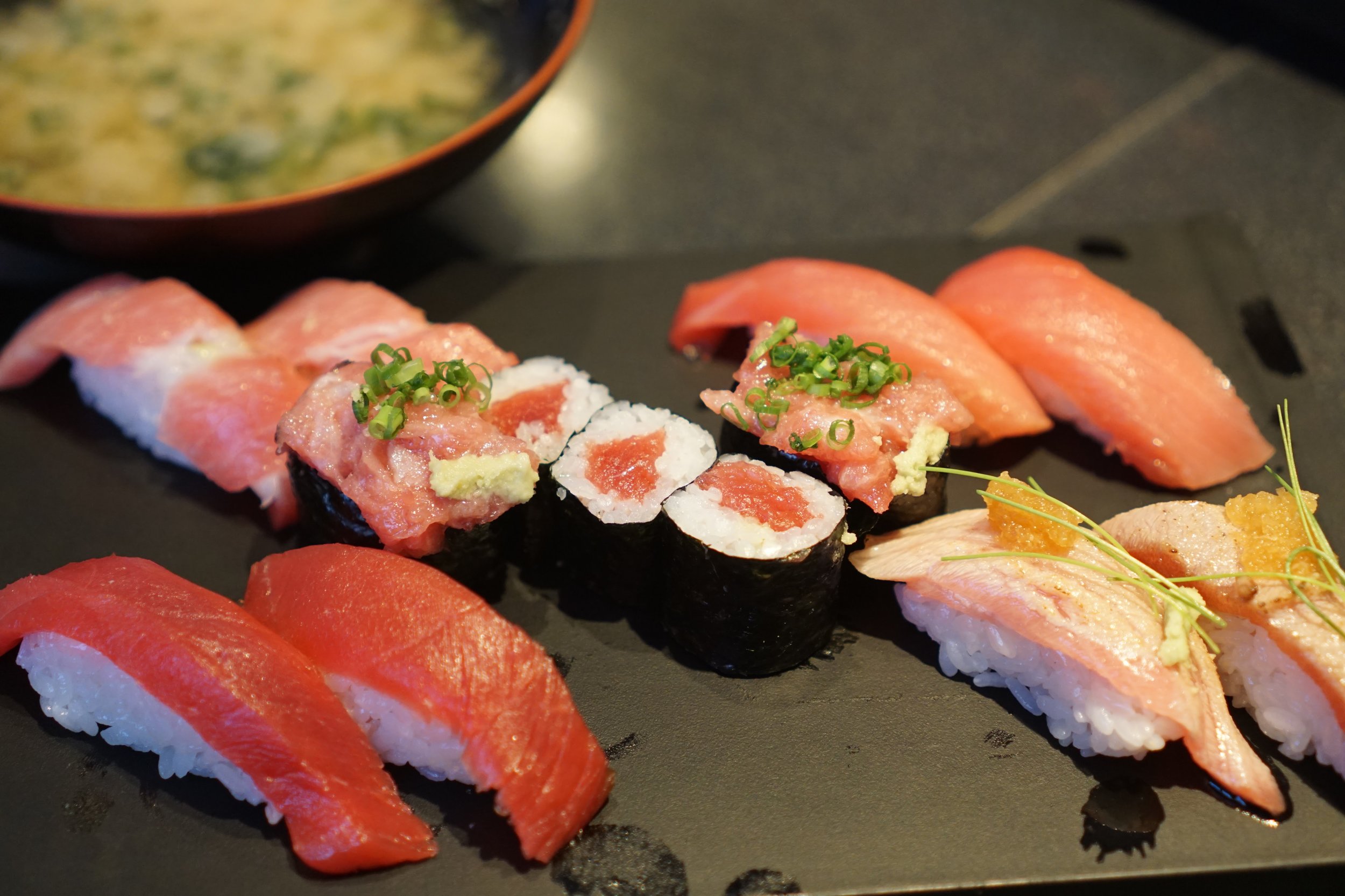 <p>From Sushi Zanmai in Tsukiji. The Chutoro (medium fatty tuna) and the broiled Toro (fatty tuna)&nbsp;were the best.</p>