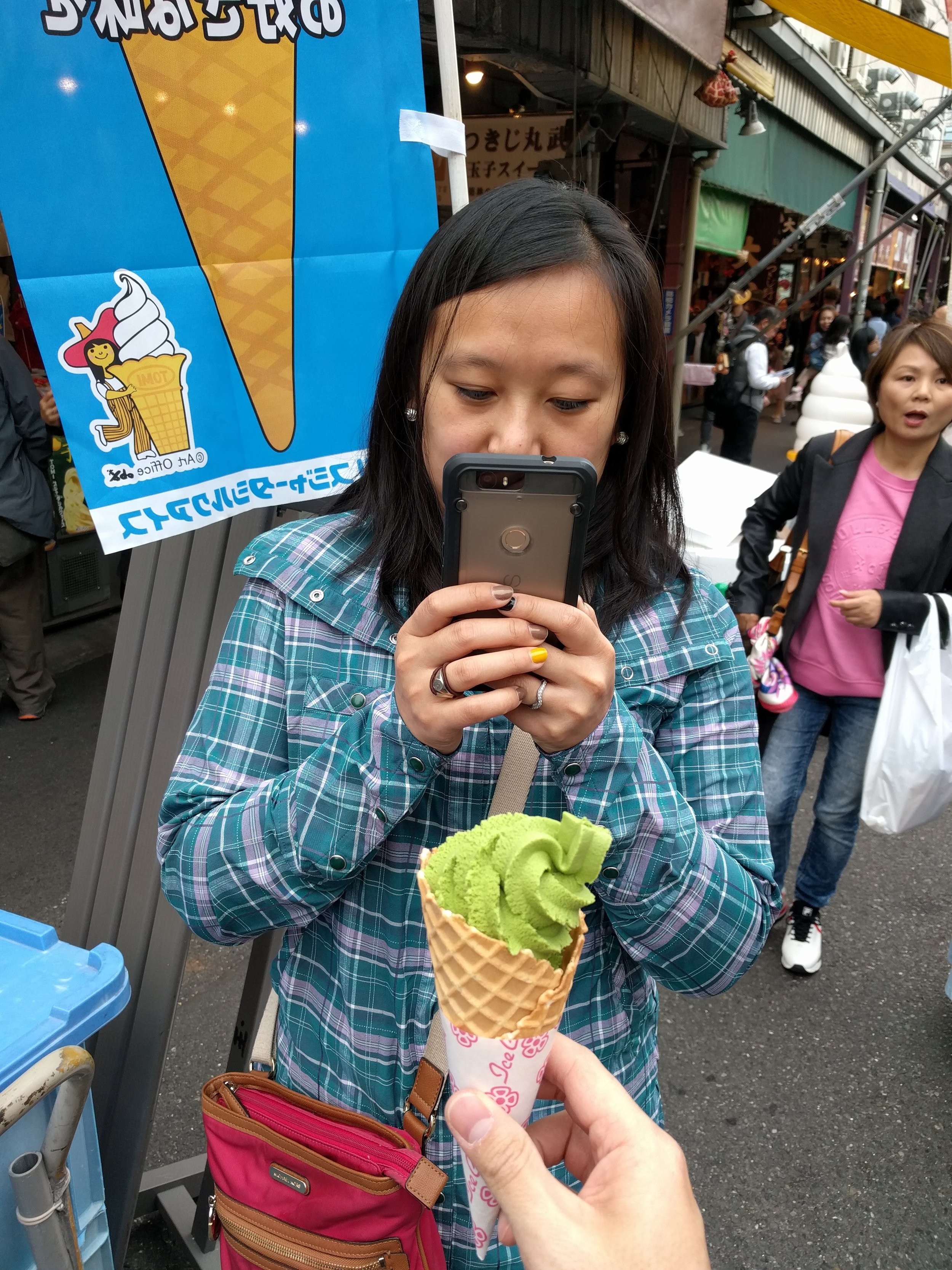 <p>At Tsukiji. Lishan was happy with this one :)</p>