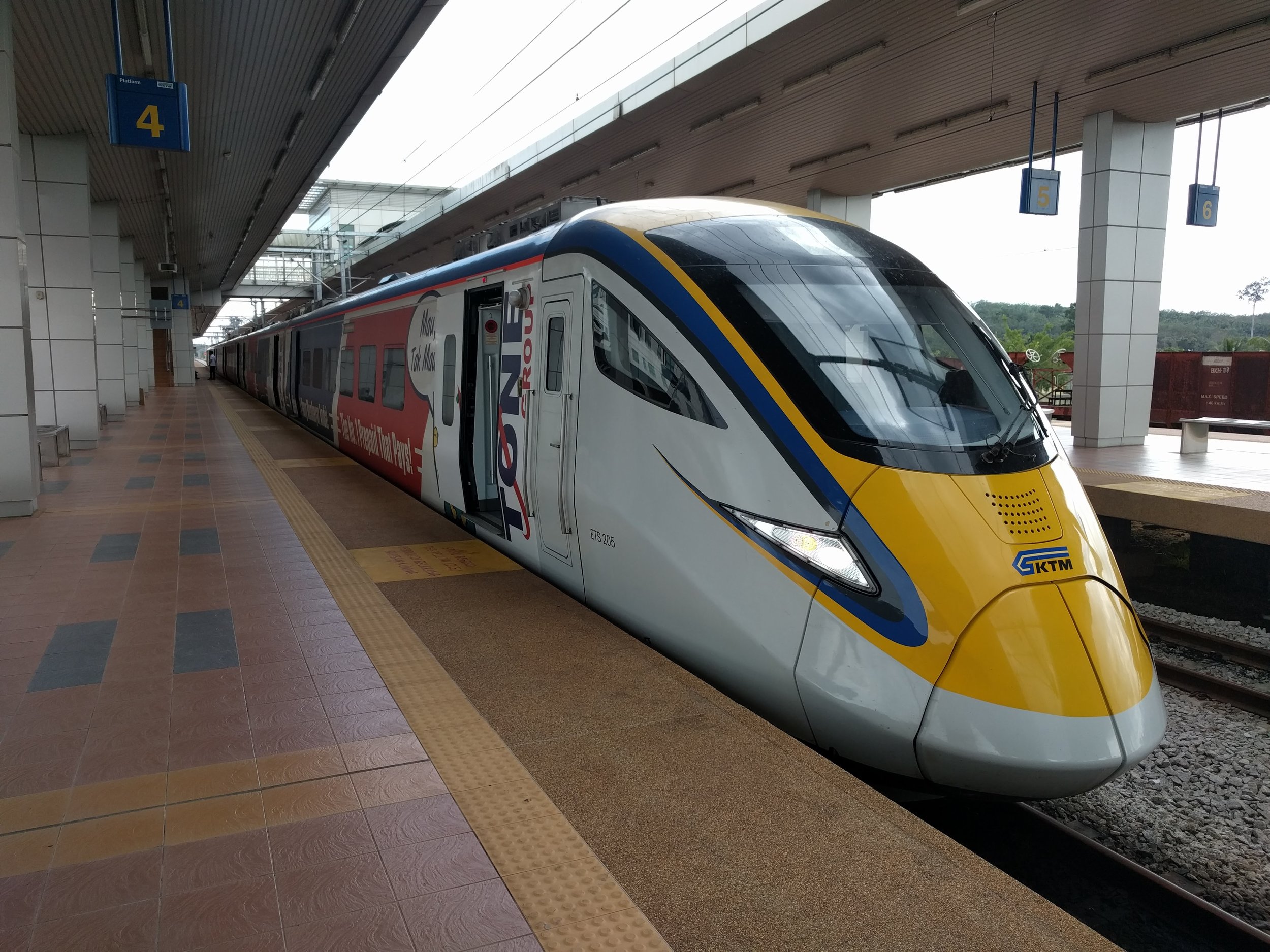 Singapore to Malaysia, flying not required
