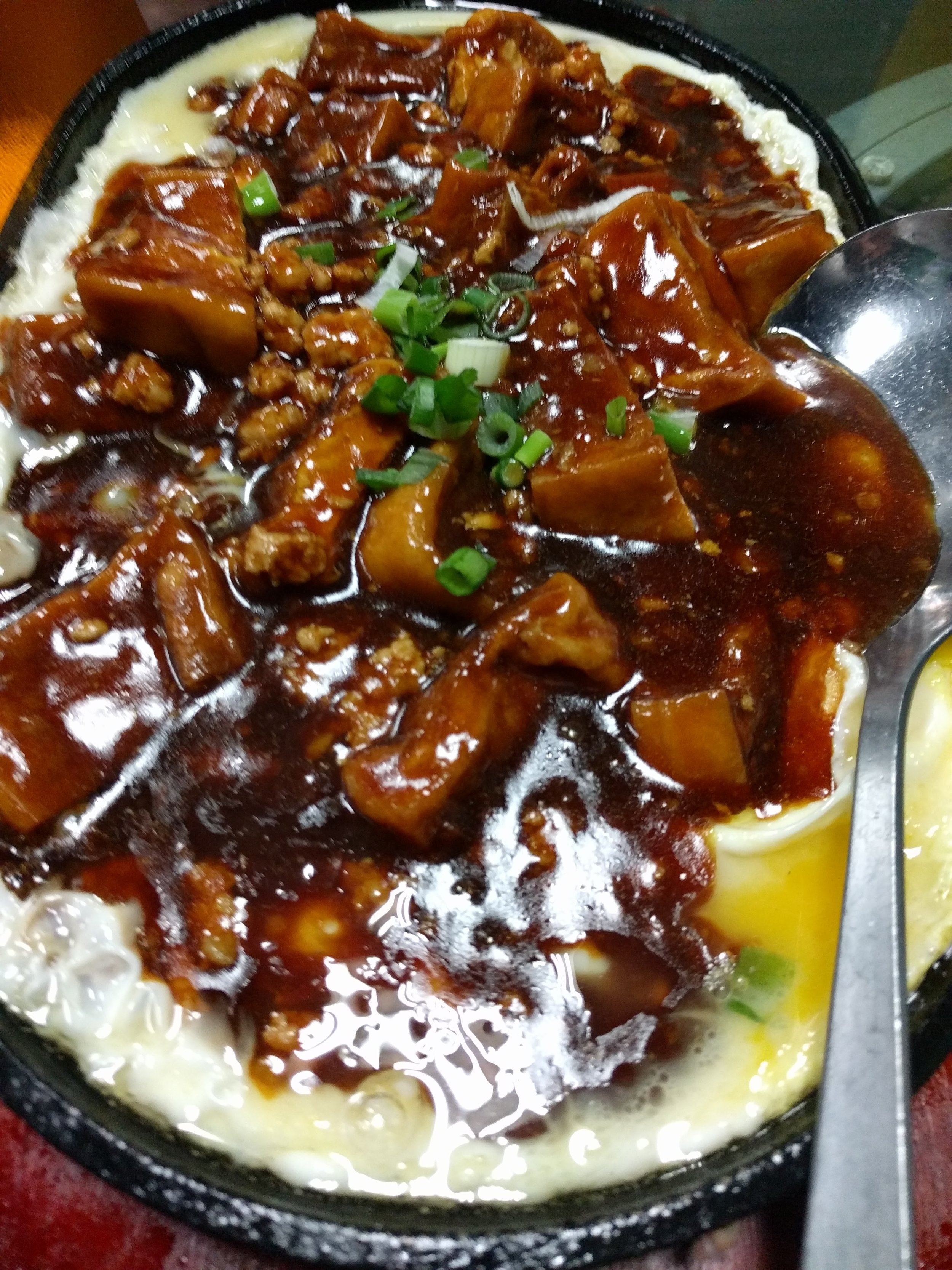 Egg and pork sizzling plate