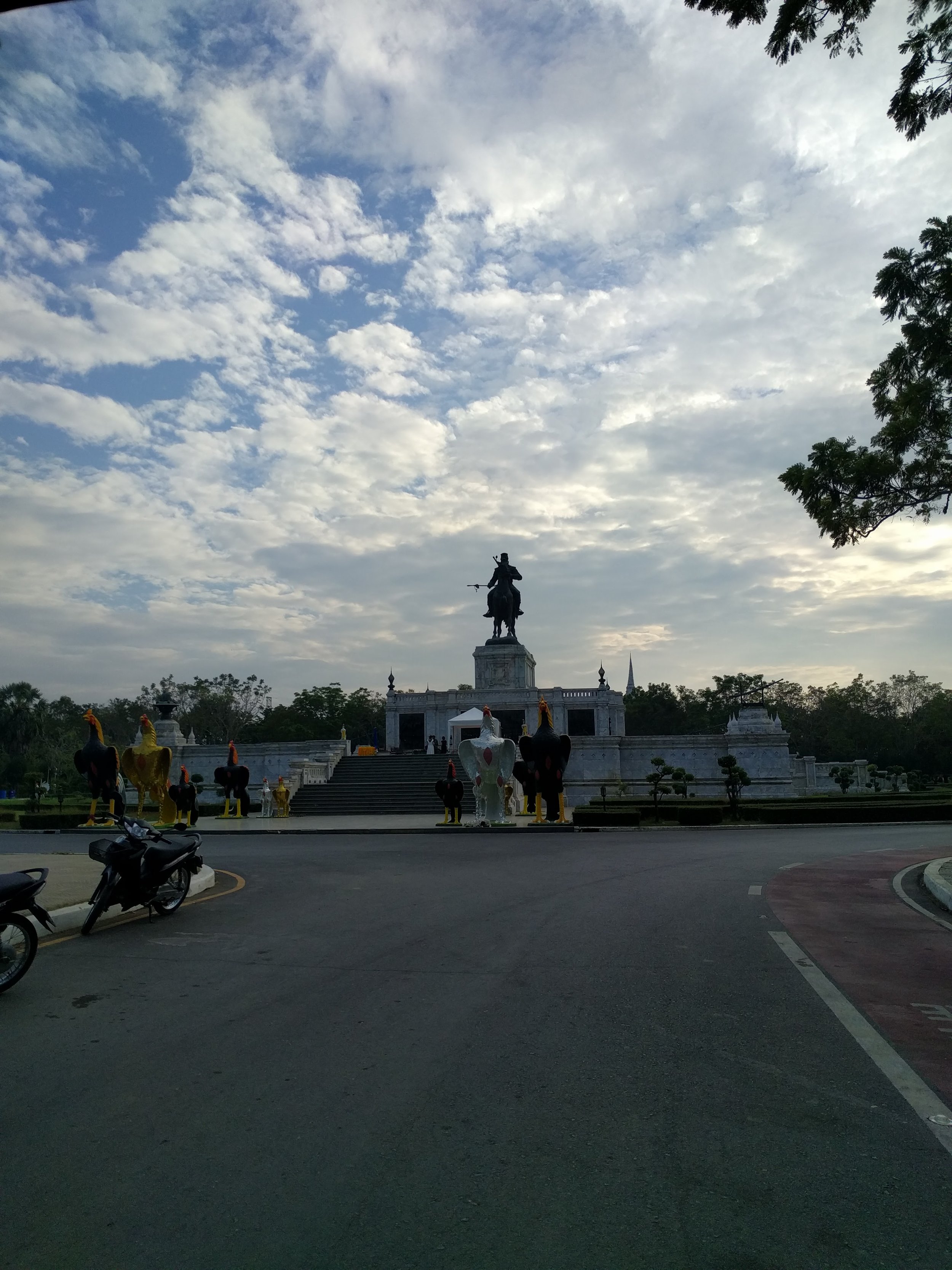 Monument of King Naresuan on the way