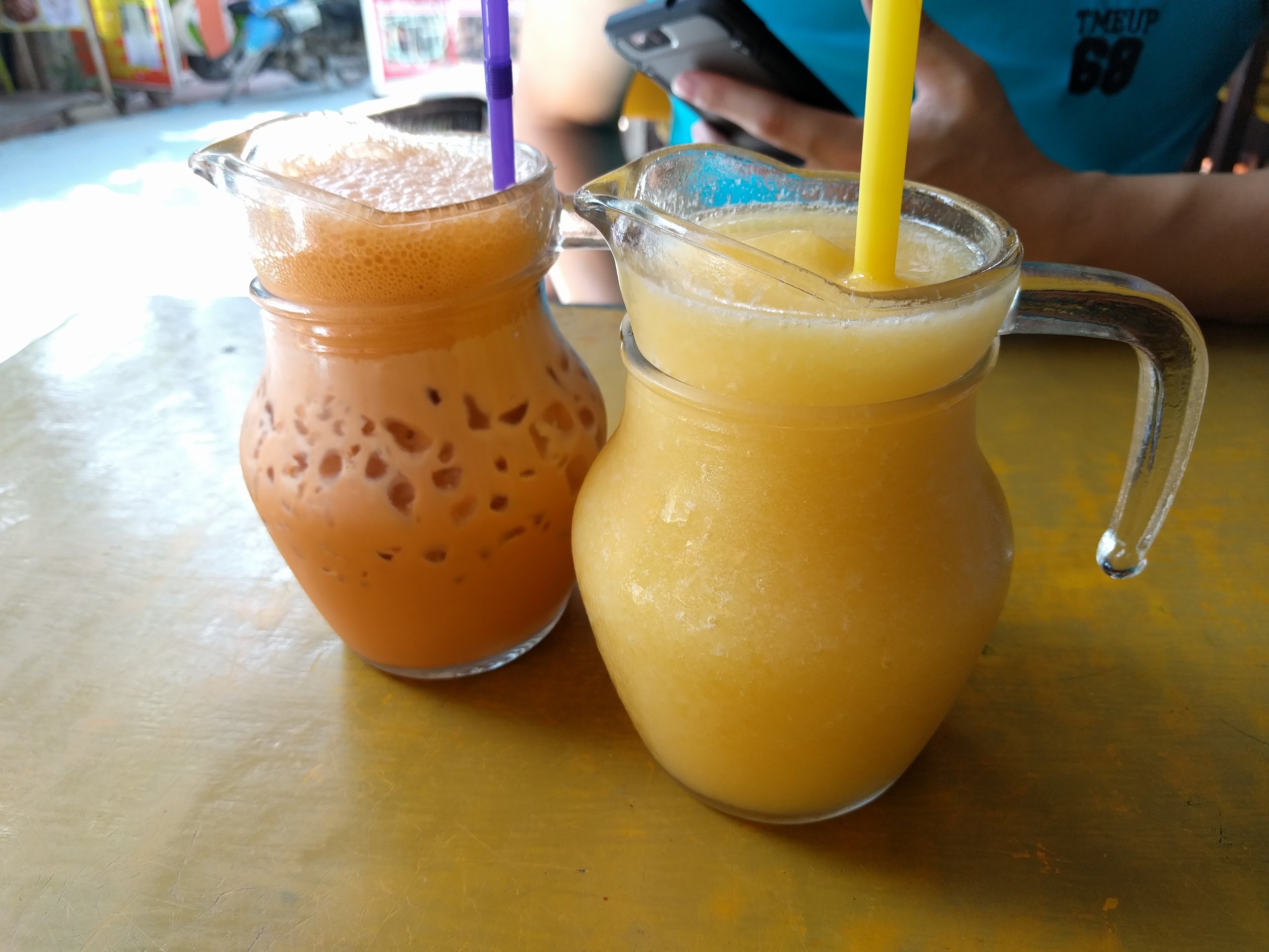 Thai iced tea and mango shake