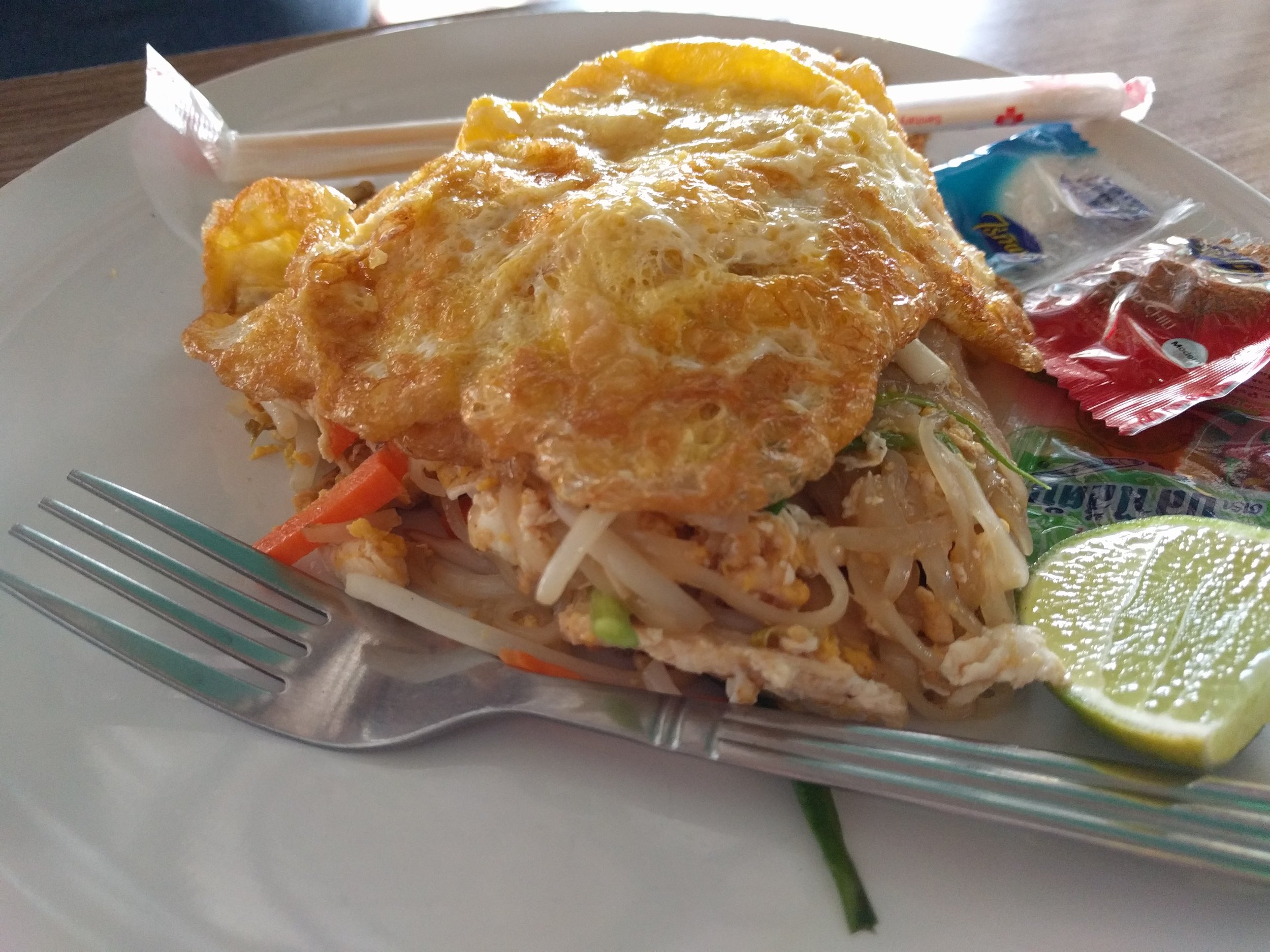 Pad thai with omelet