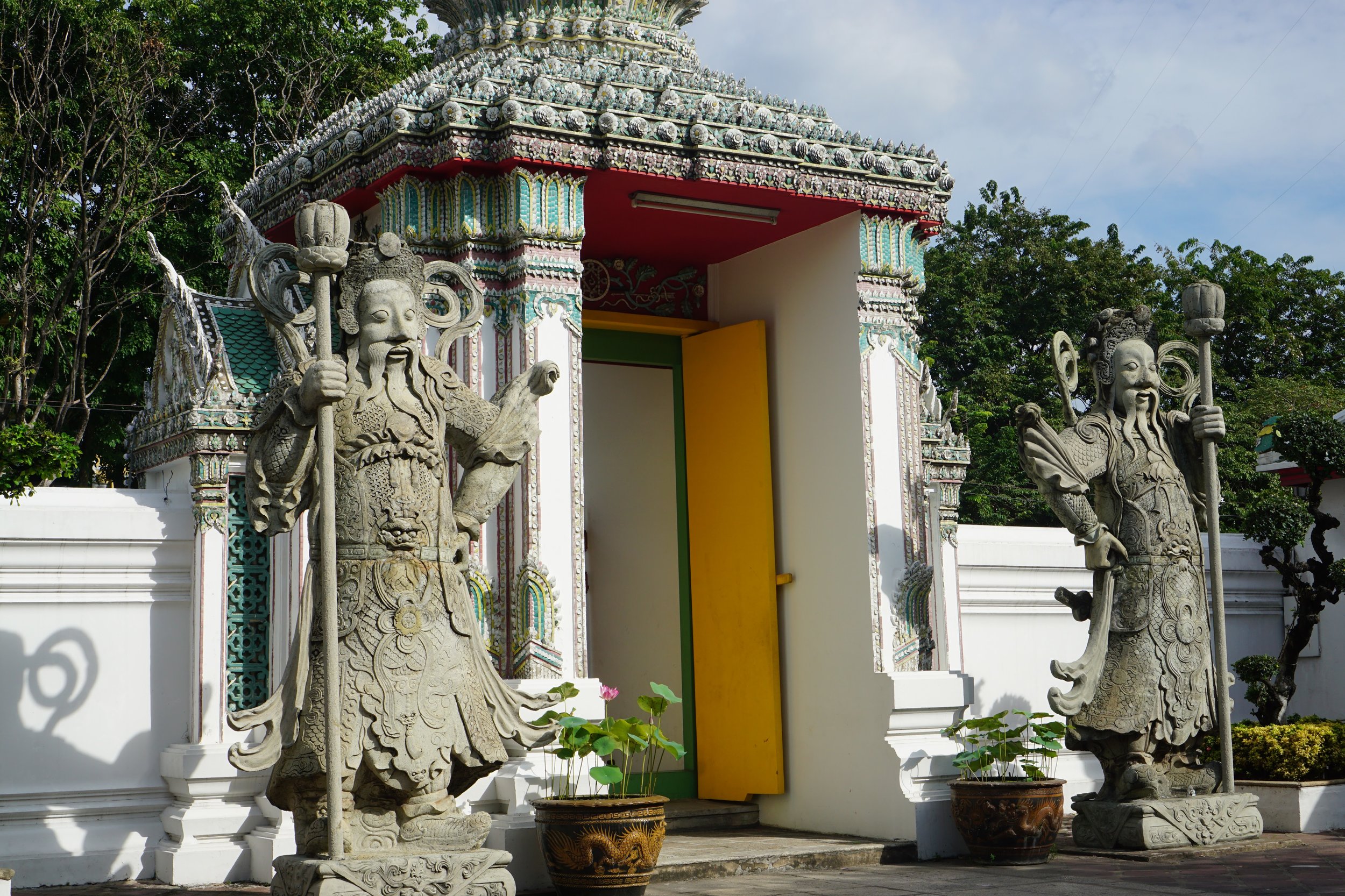 Entering Wat Pho