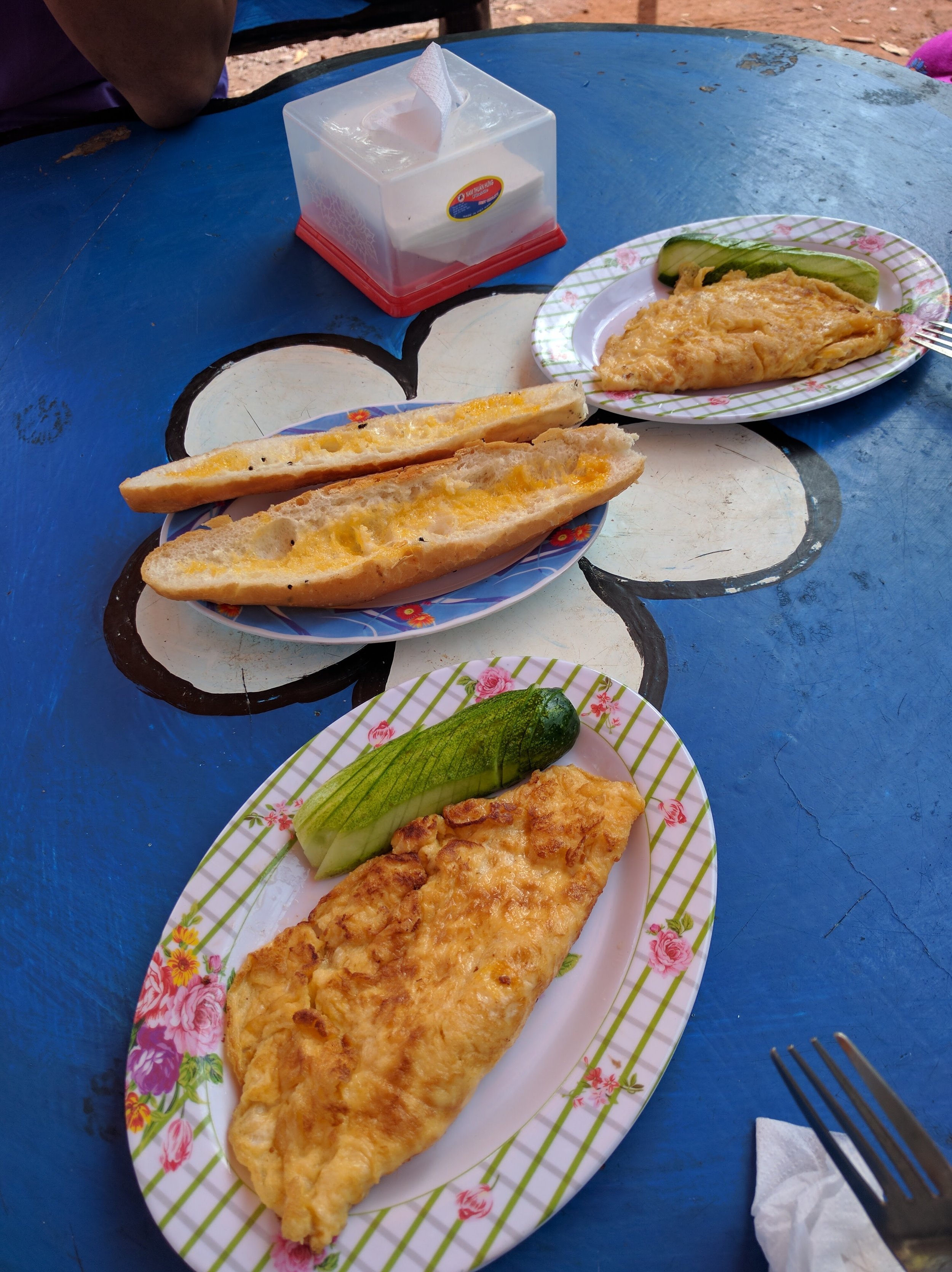 Omelette with bread