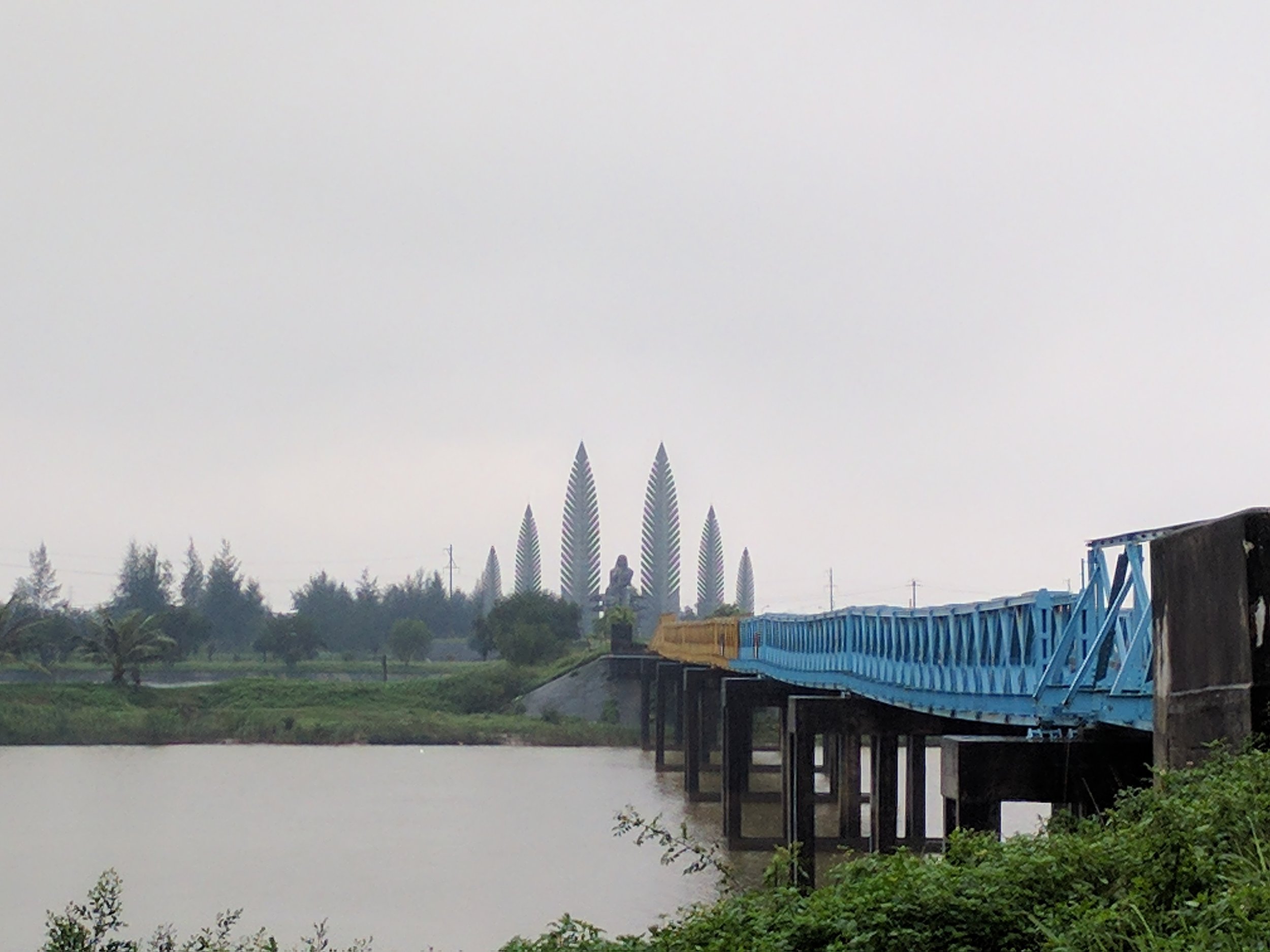 Hien Luong bridge