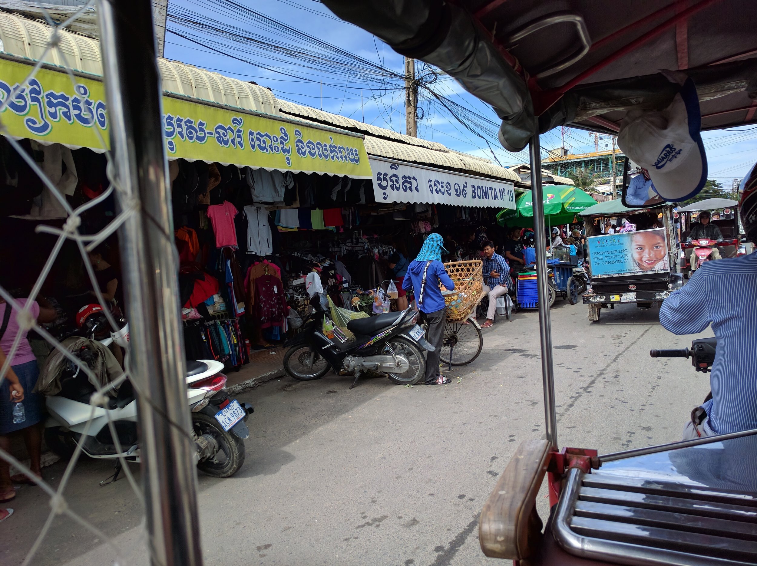 Approaching the outside of the market