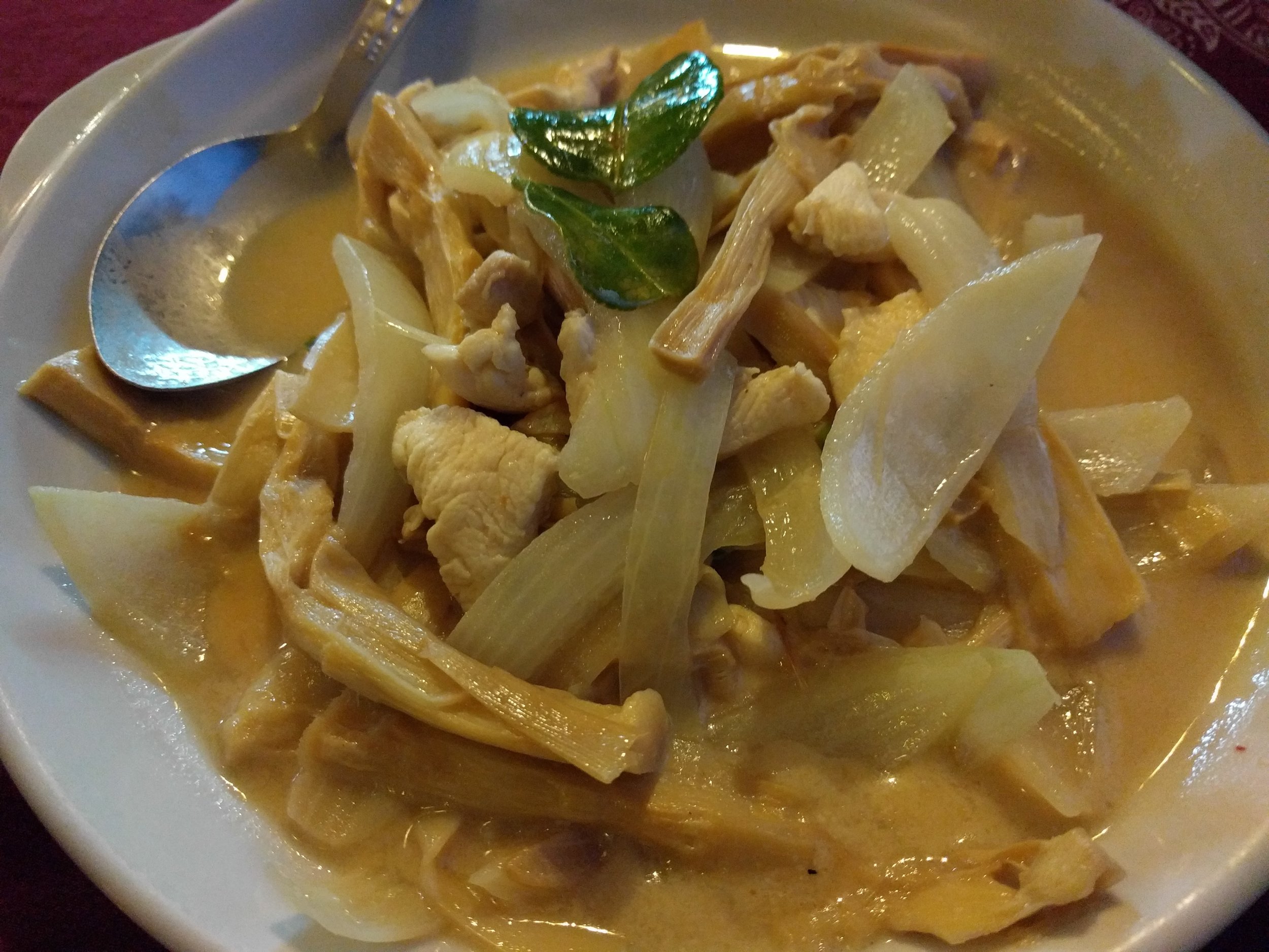 chicken curry with bamboo