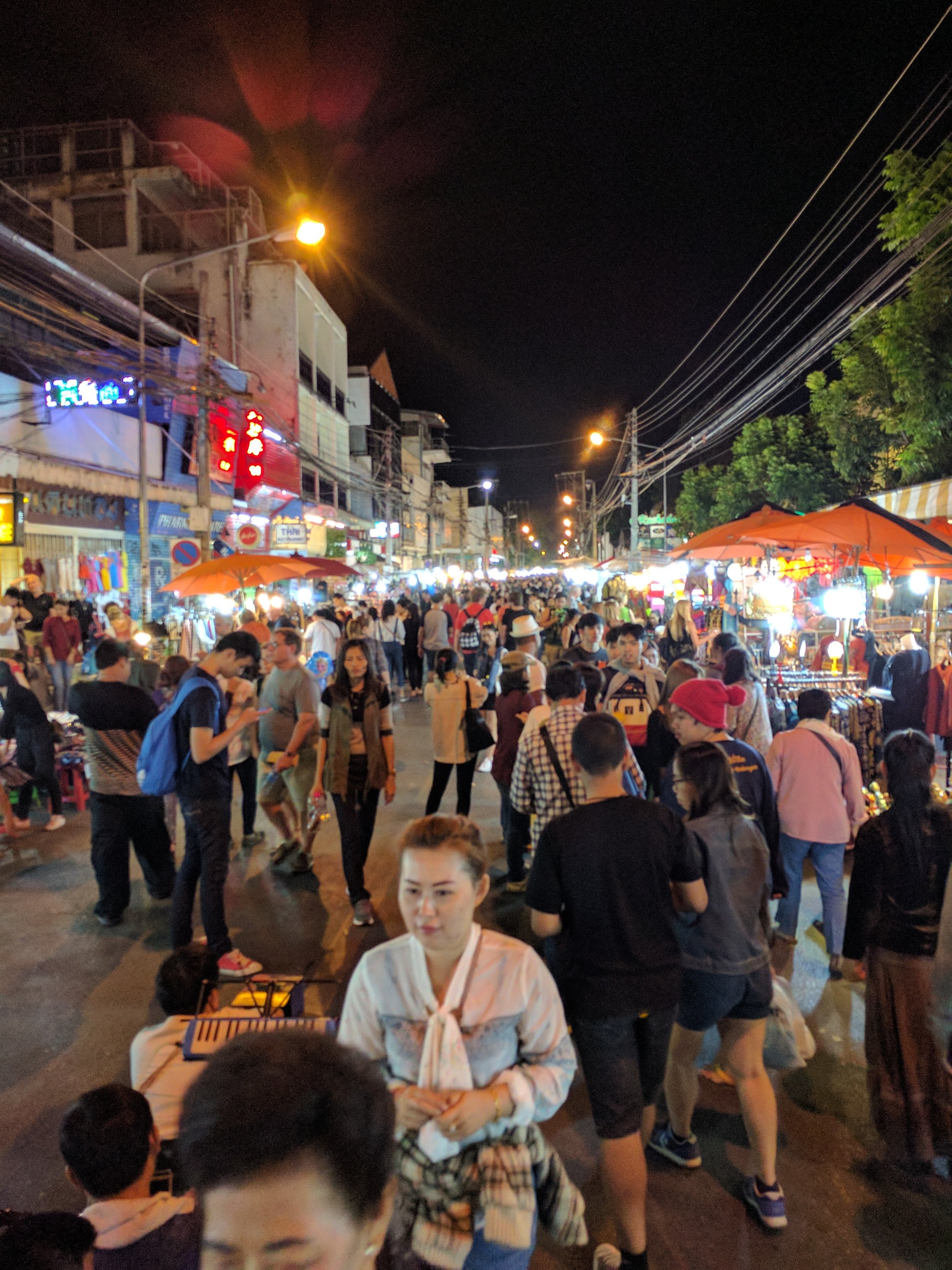 night market... crowded!