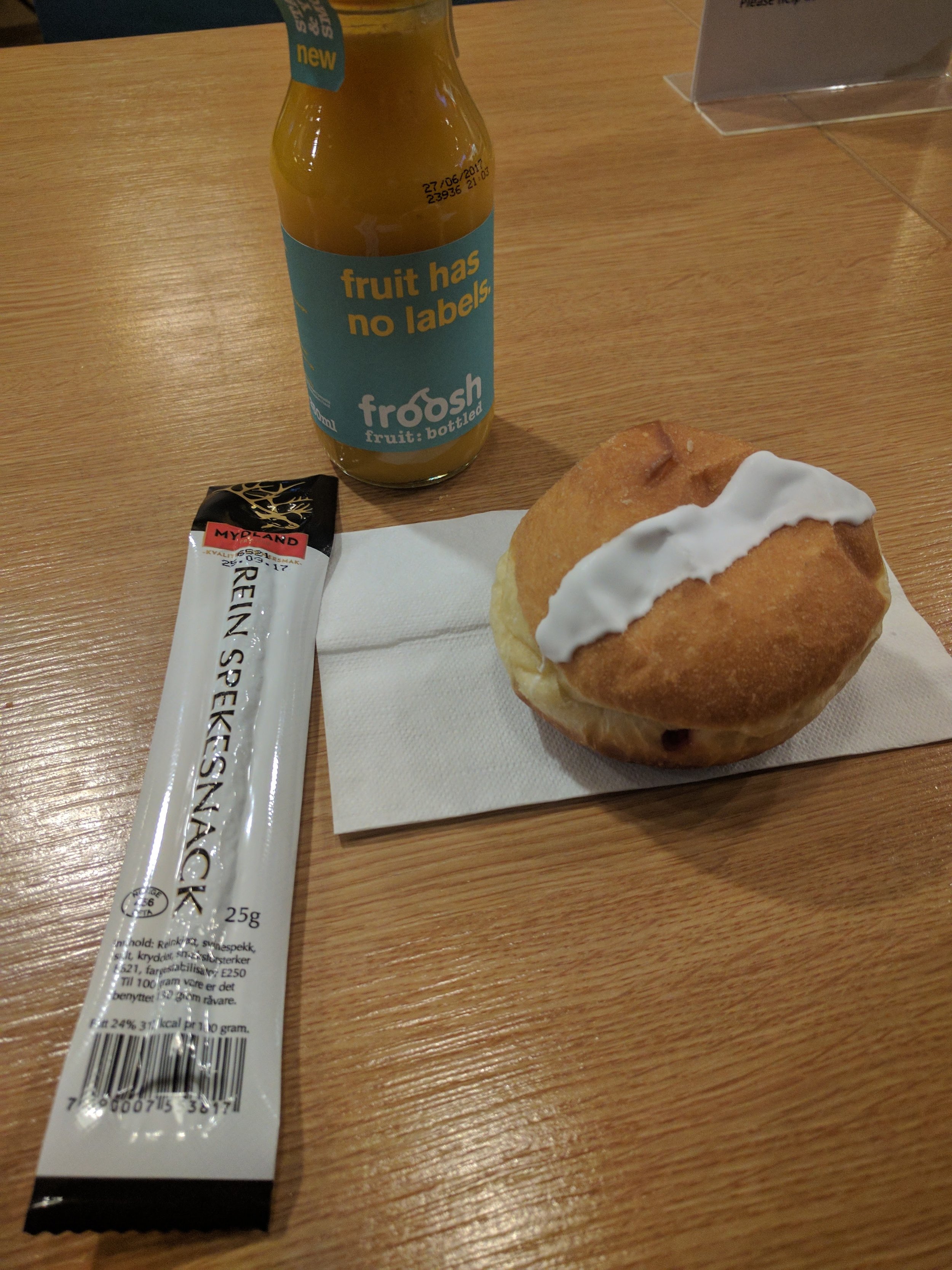 Free suncake at the airport!