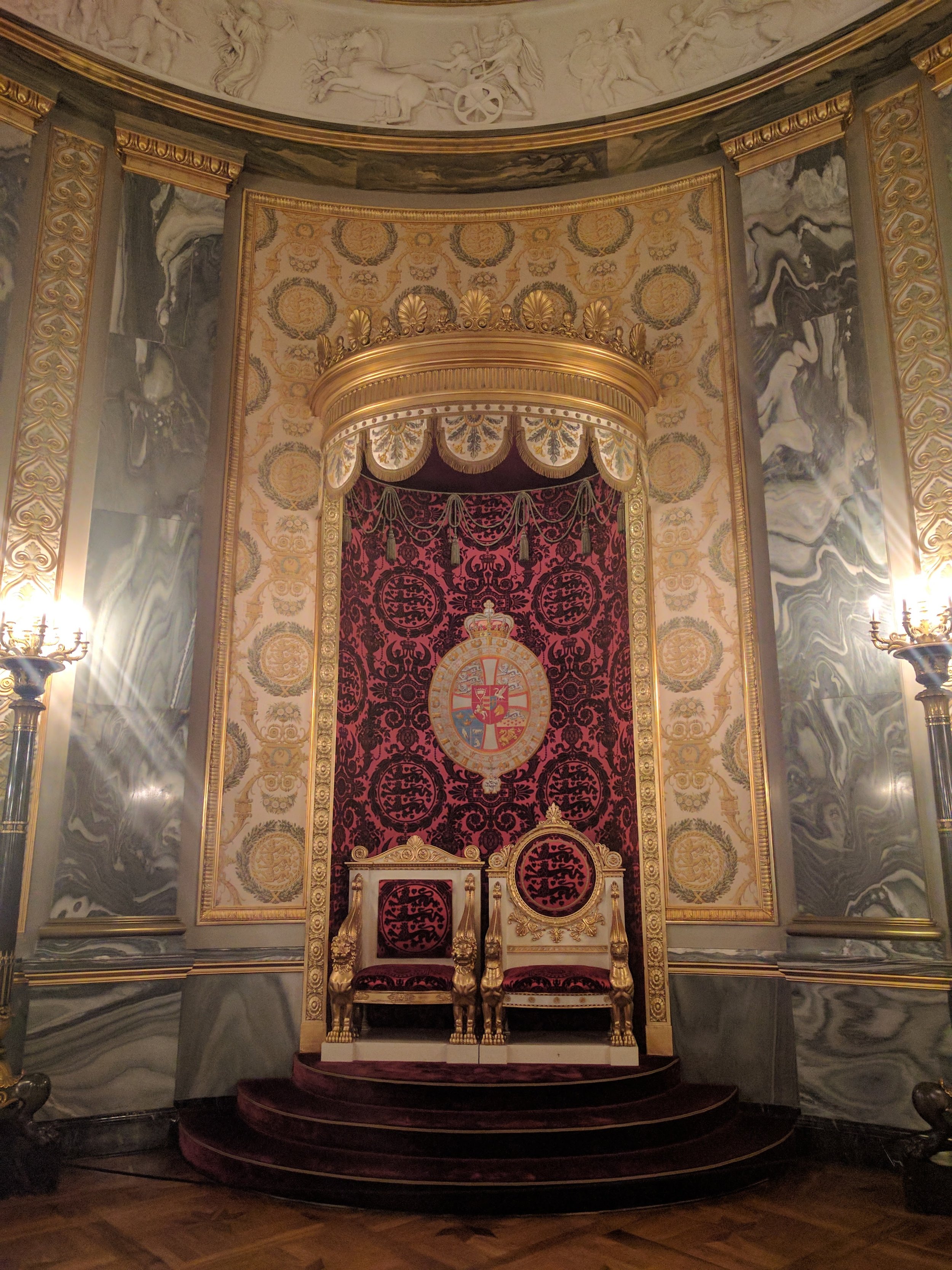 The Queen's throne is the larger one :)