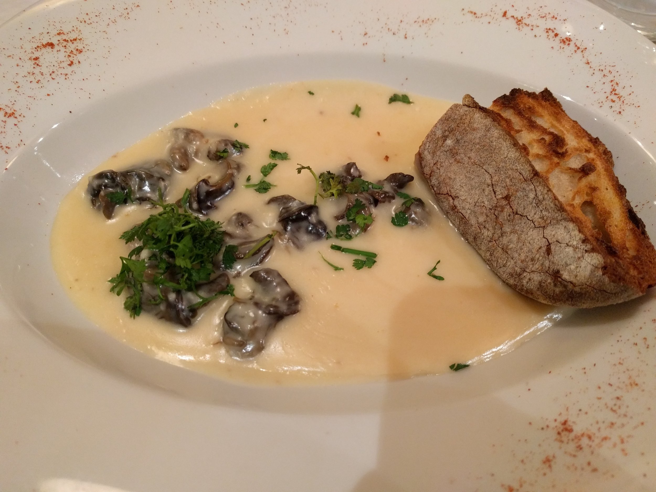Escargots in garlic cream sauce
