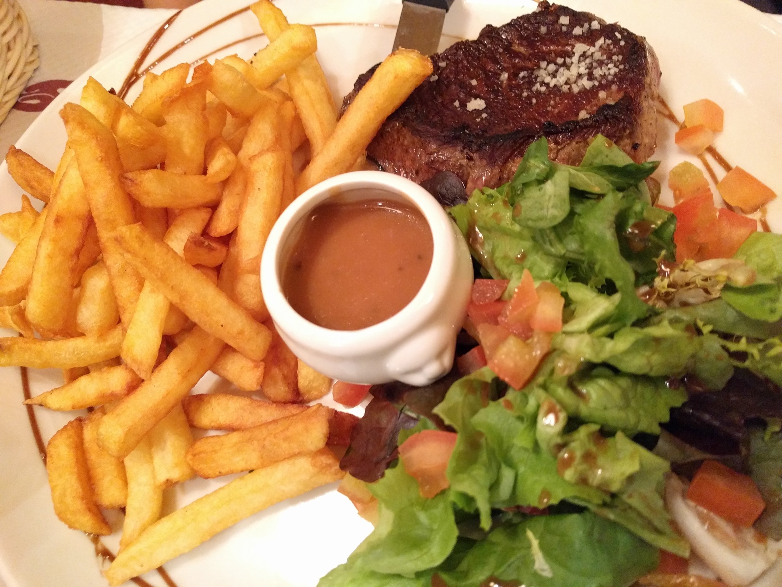 Steak frites with pepper (poivre) sauce