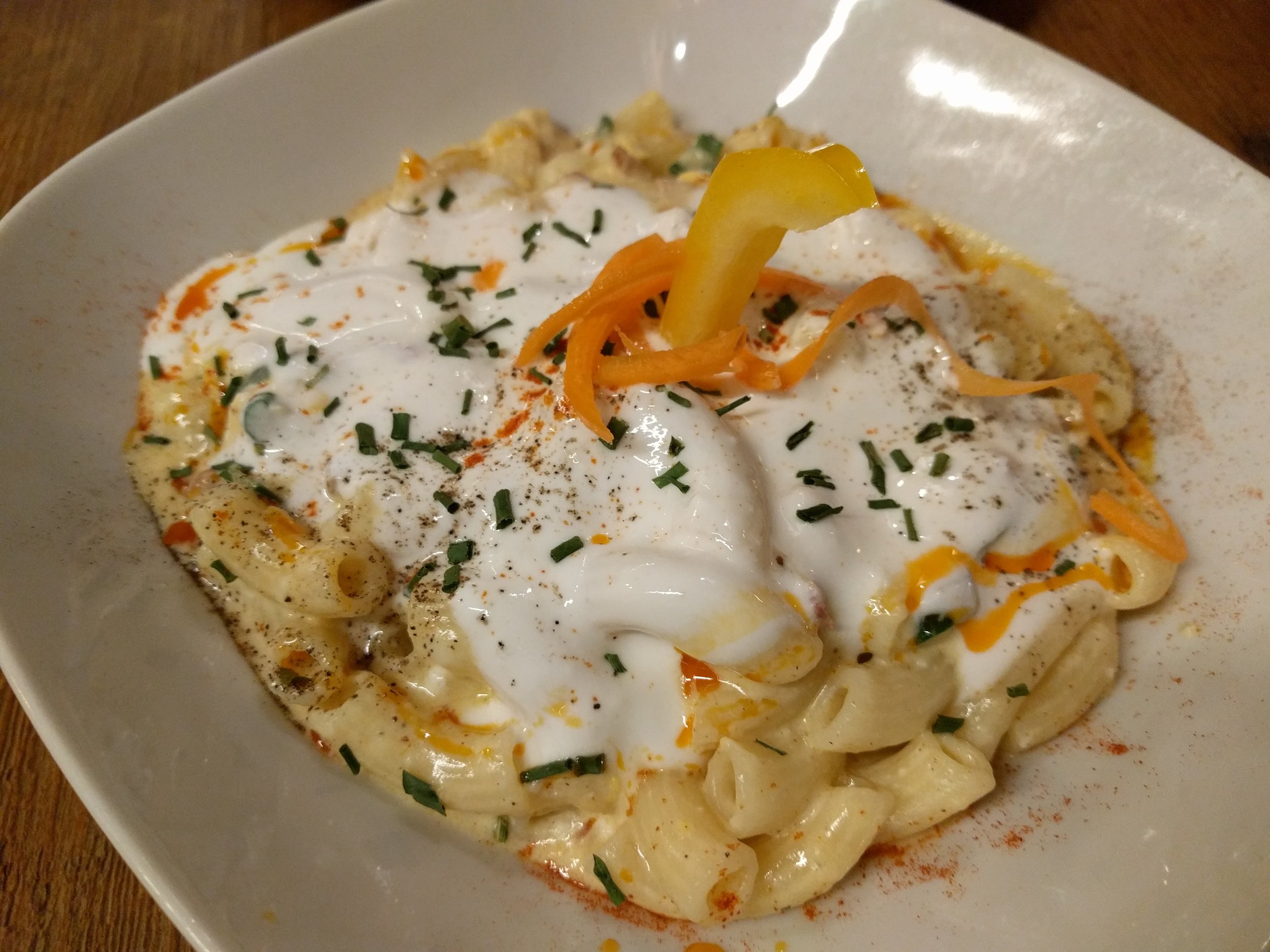 Hungarian noodles with egg, sour cream, bacon - Drum Cafe
