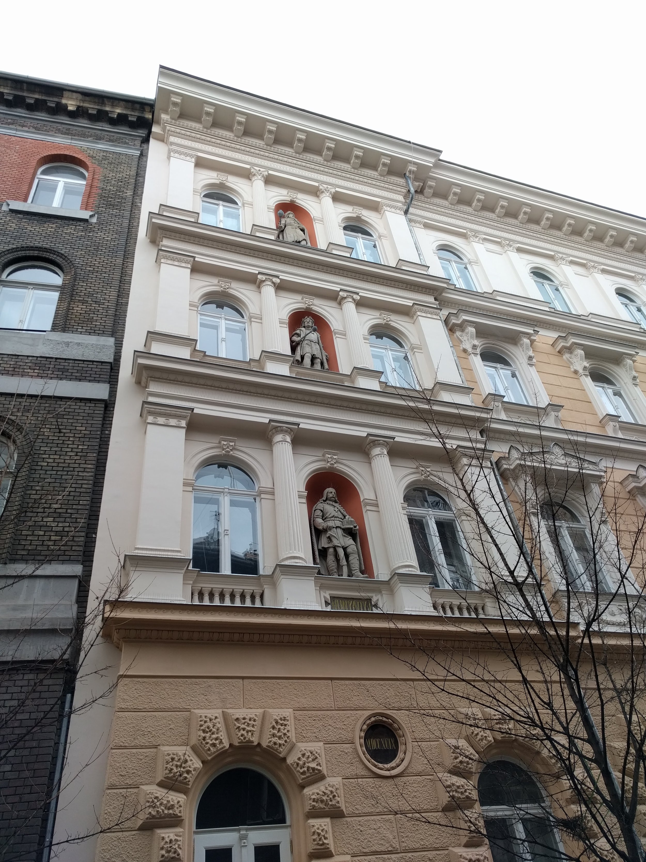 Cool buildings while walking