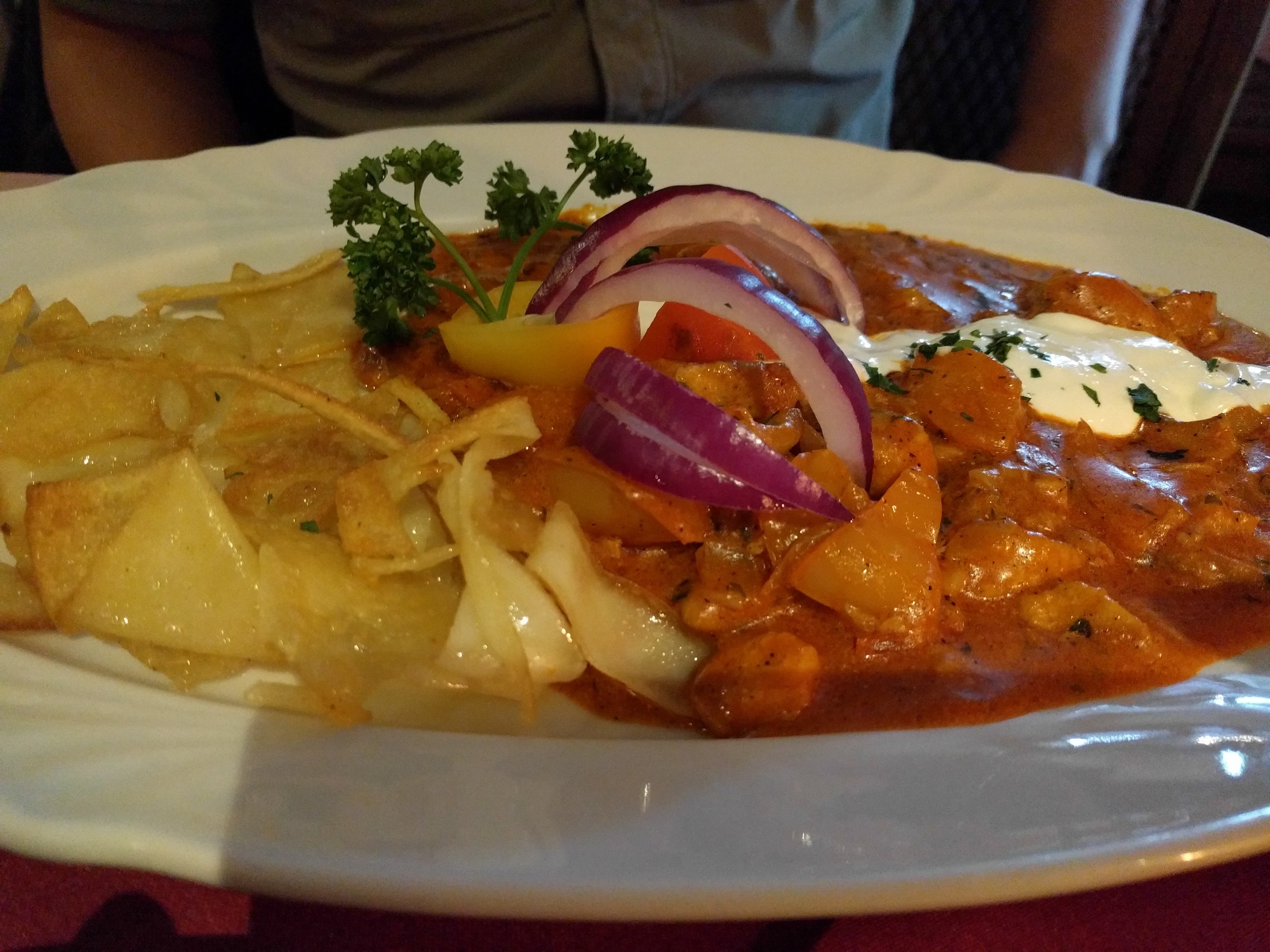 Catfish stew with fried noodles - Tabáni Gösser