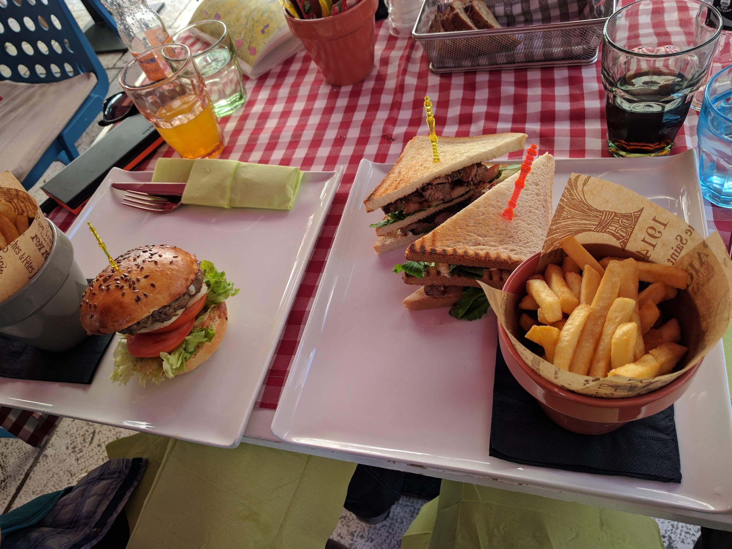<p>The burger was messy and not so good; the beef club sandwich was surprisingly good</p>