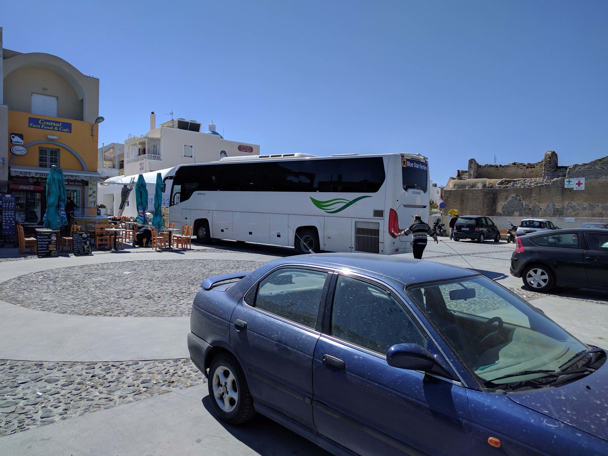 Santorini bus