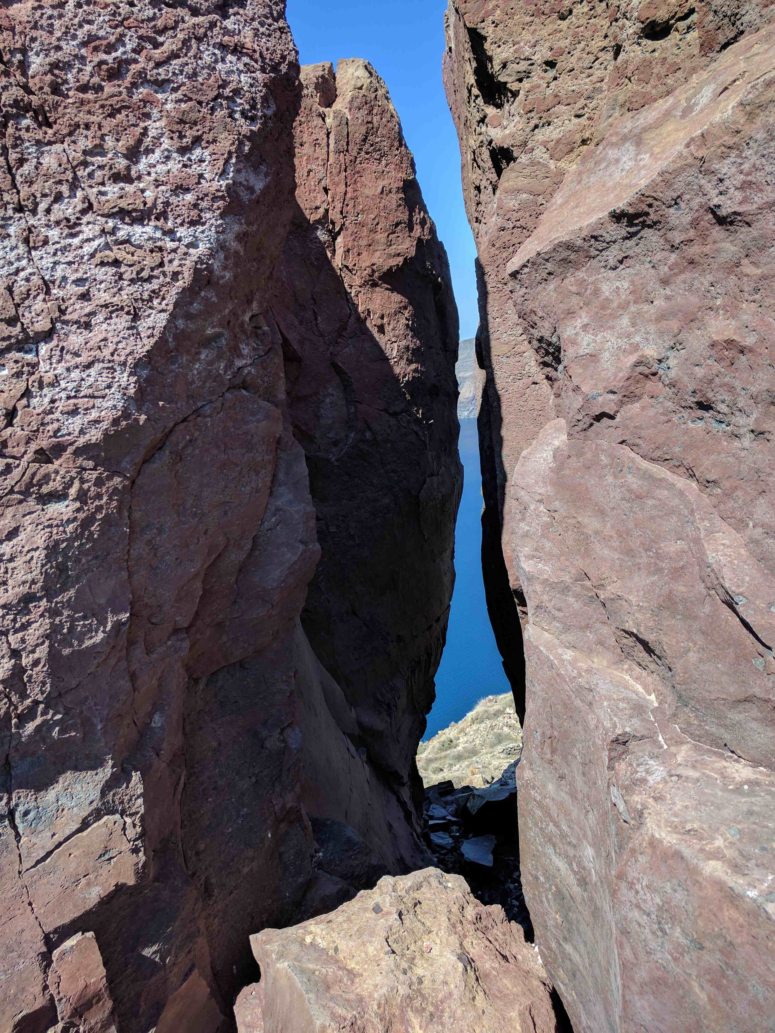 Ravine that splits the top into two parts