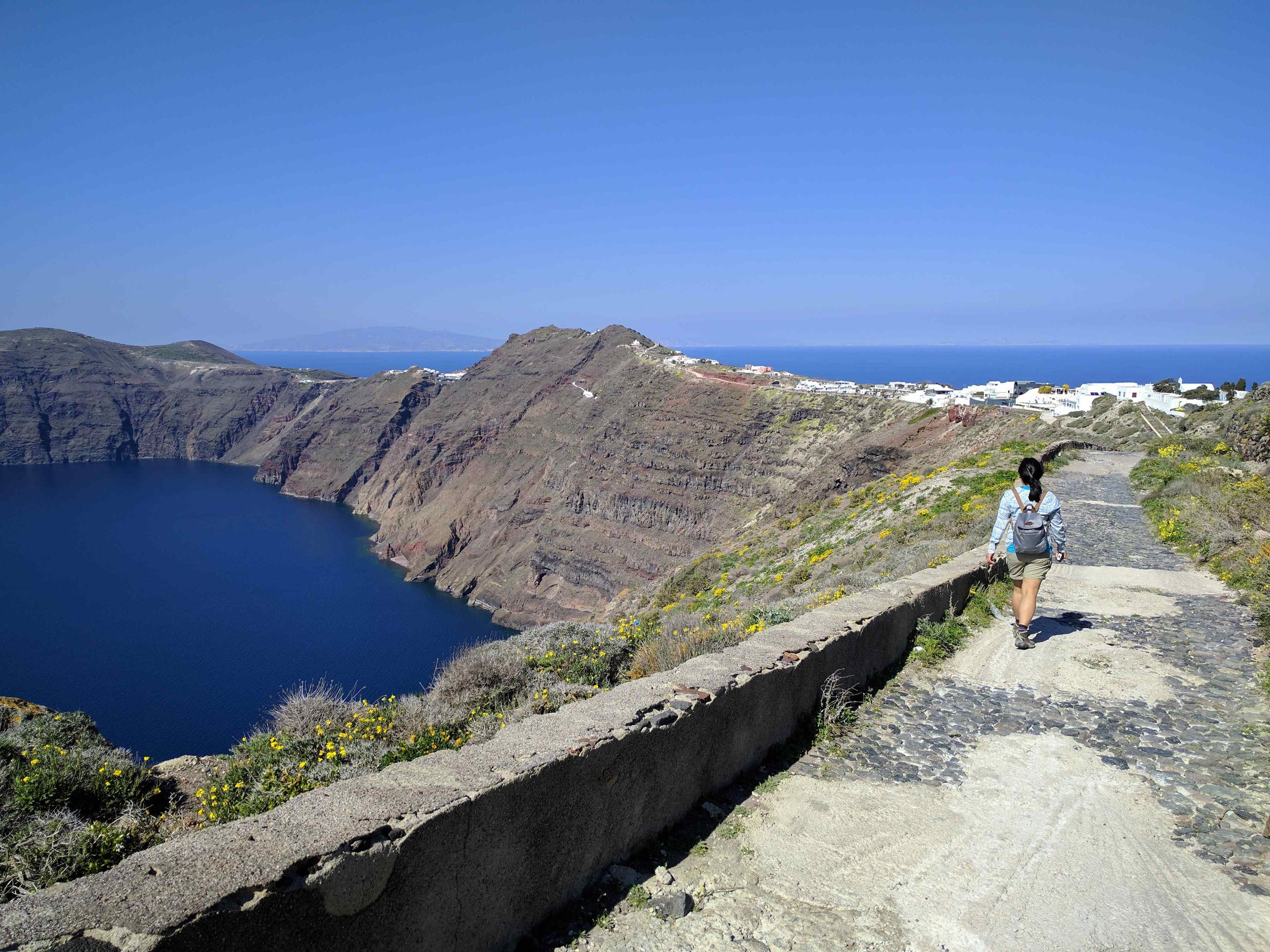 Walking along the caldera