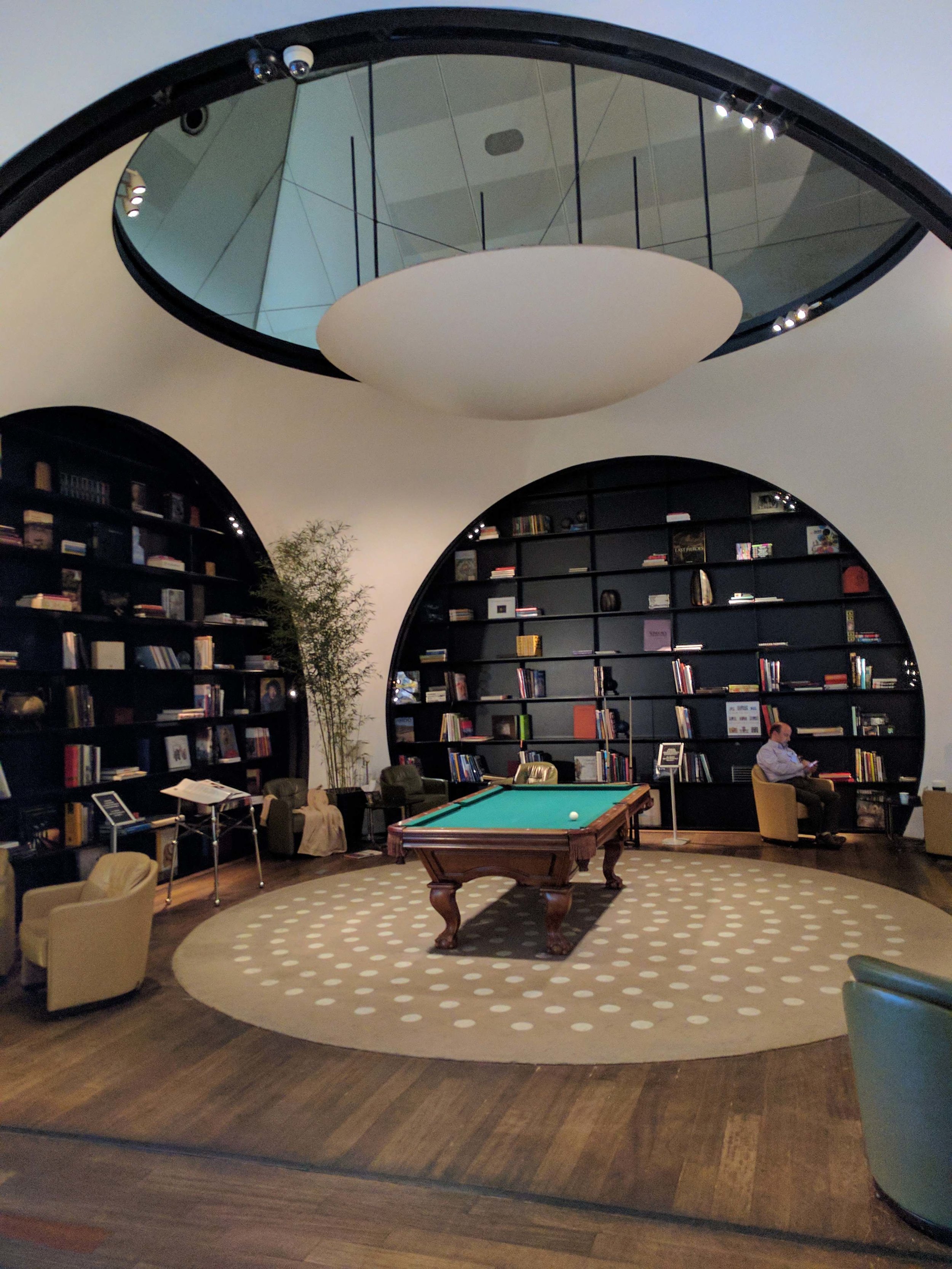 Turkish lounge - pool table